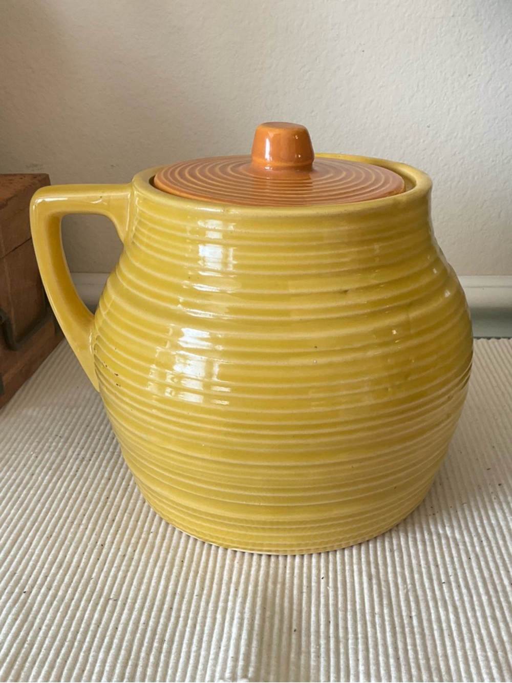 McCoy Bean pot / cookie jar Vintage Oven Proof #651 glossy yellow glaze